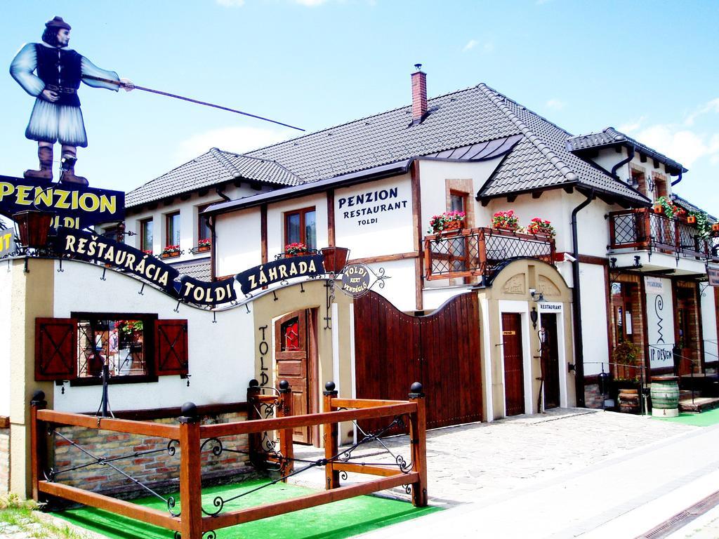 Penzion A Restauracia Toldi Galanta Exterior photo